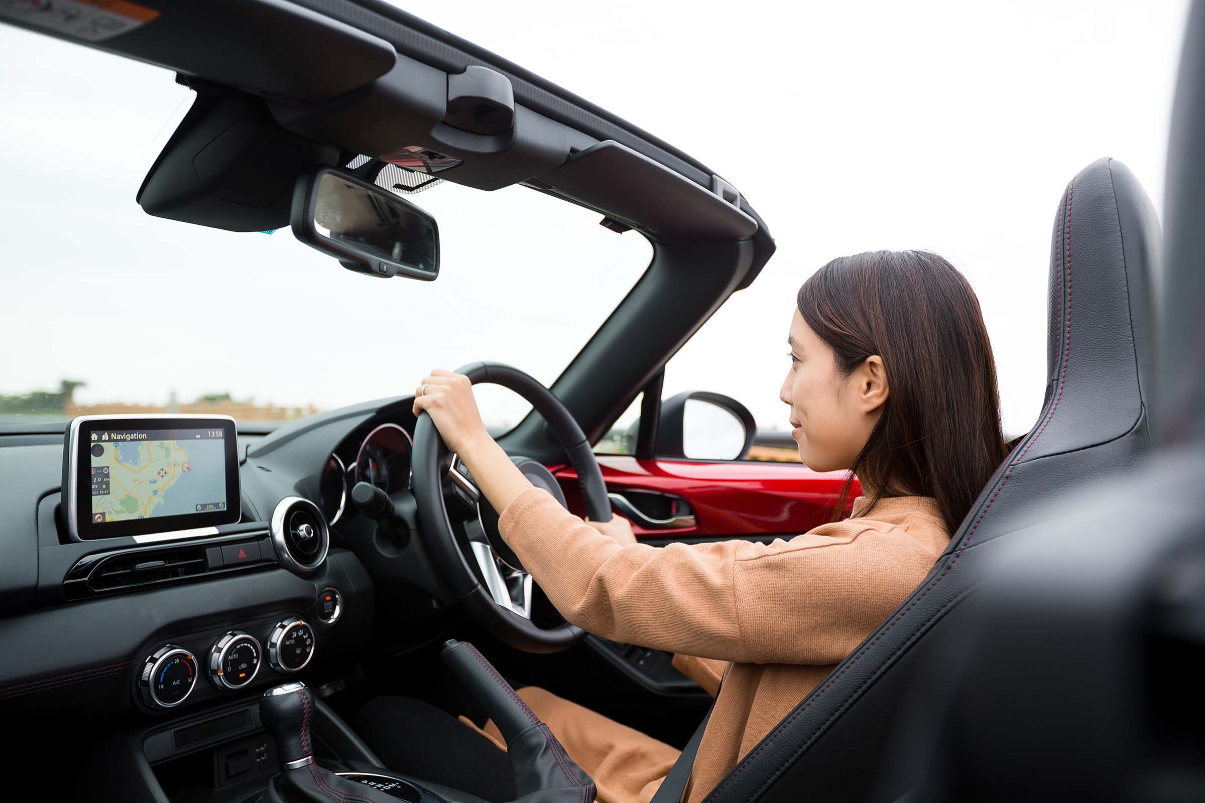 woman-driving-car-V9ES7CY.jpg